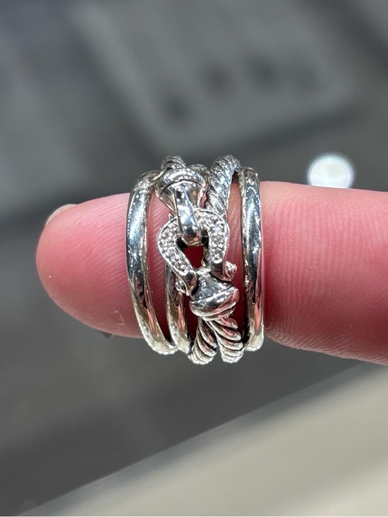 David Yurman Crossover Buckle Ring in Sterling Silver with Pavé Diamonds - Picture 4 of 8